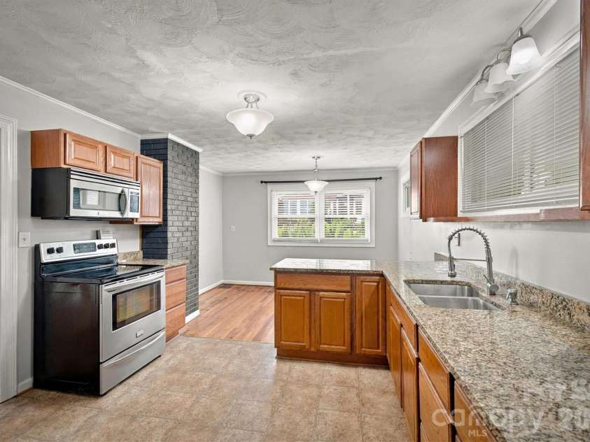316 Hibriten Drive, Lenoir, NC 28645.  MLS# CAR4416565, YatesRealty ID 52508. 