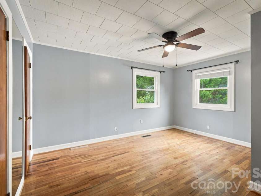 316 Hibriten Drive, Lenoir, NC 28645.  MLS# CAR4416565, YatesRealty ID 52508. 