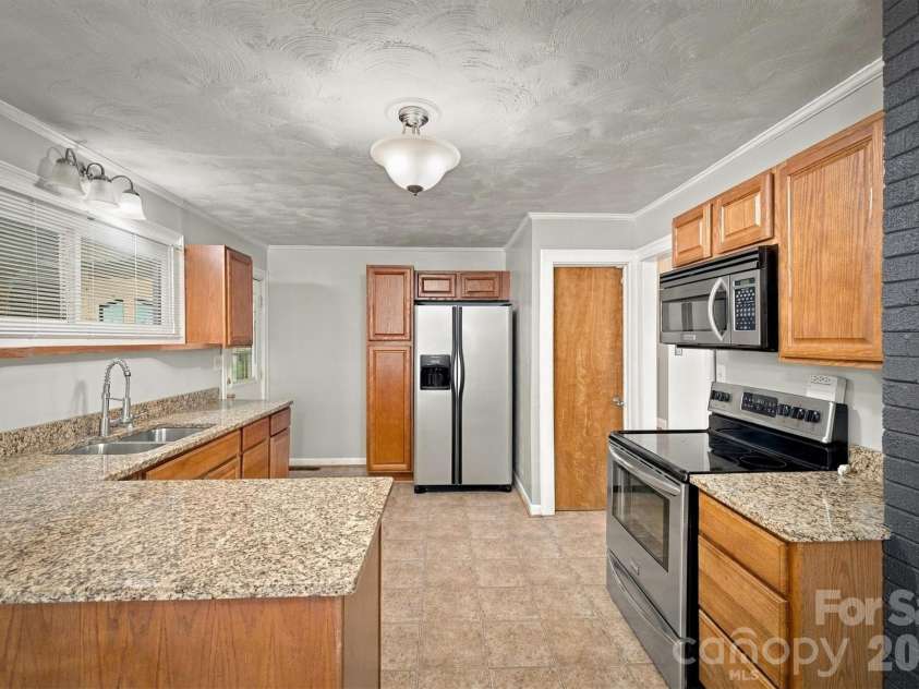316 Hibriten Drive, Lenoir, NC 28645.  MLS# CAR4416565, YatesRealty ID 52508. 