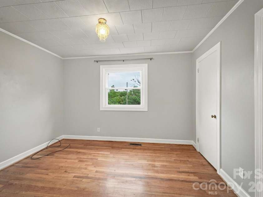316 Hibriten Drive, Lenoir, NC 28645.  MLS# CAR4416565, YatesRealty ID 52508. 