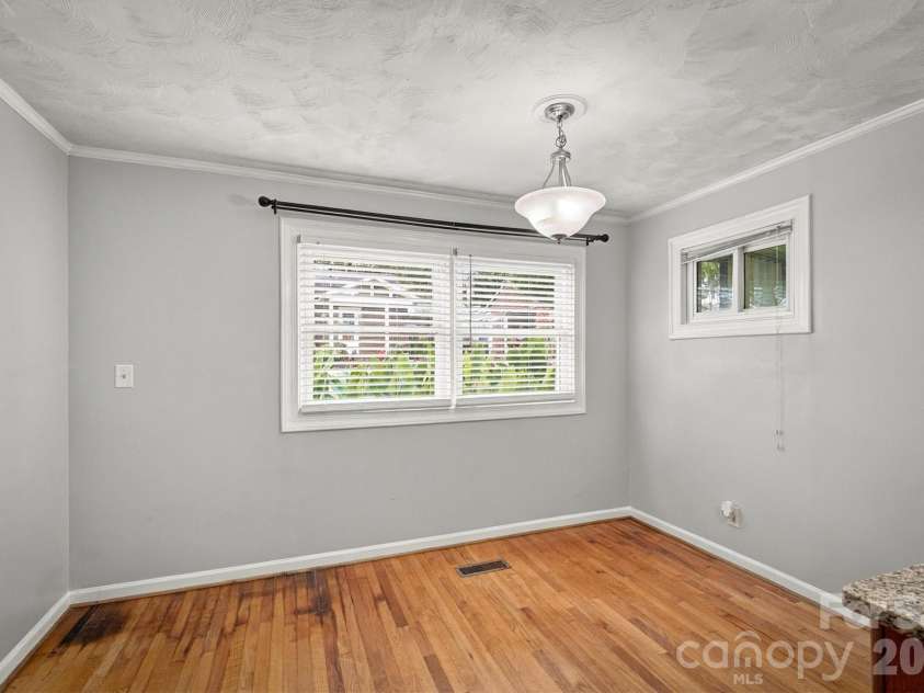316 Hibriten Drive, Lenoir, NC 28645.  MLS# CAR4416565, YatesRealty ID 52508. 