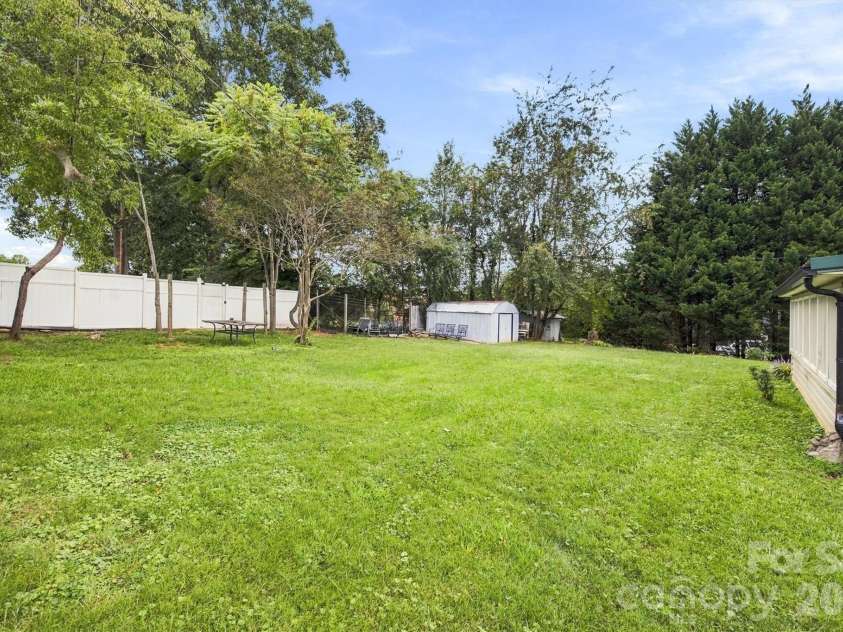 316 Hibriten Drive, Lenoir, NC 28645.  MLS# CAR4416565, YatesRealty ID 52508. 