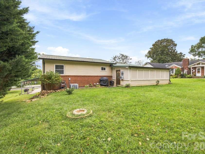 316 Hibriten Drive, Lenoir, NC 28645.  MLS# CAR4416565, YatesRealty ID 52508. 