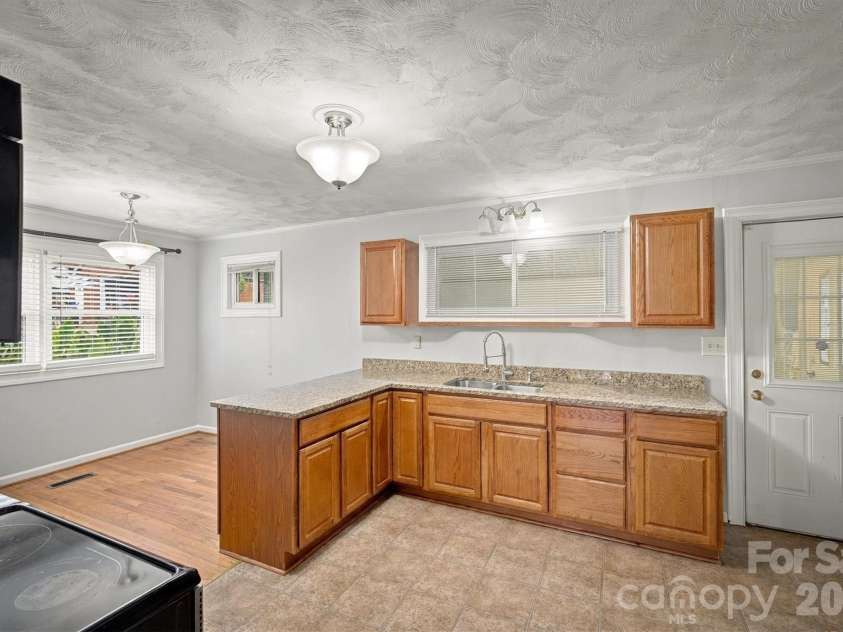 316 Hibriten Drive, Lenoir, NC 28645.  MLS# CAR4416565, YatesRealty ID 52508. 