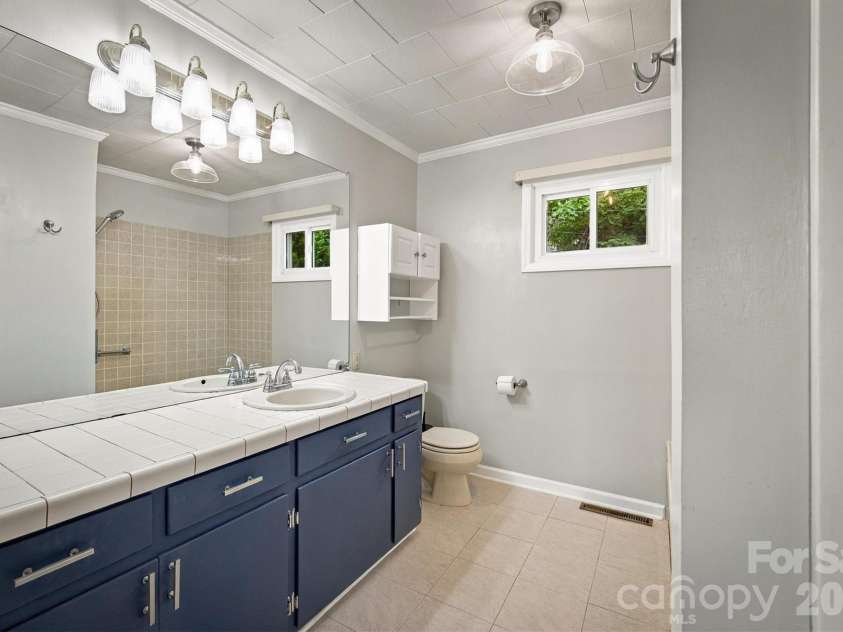 316 Hibriten Drive, Lenoir, NC 28645.  MLS# CAR4416565, YatesRealty ID 52508. 