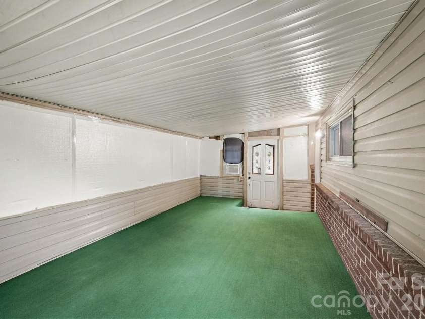 316 Hibriten Drive, Lenoir, NC 28645.  MLS# CAR4416565, YatesRealty ID 52508. 