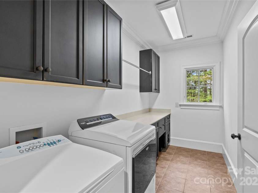 304 Ivy Springs Lane, Waxhaw, NC 28173.  MLS# CAR4239863, YatesRealty ID 5251. 2nd upstairs laundry