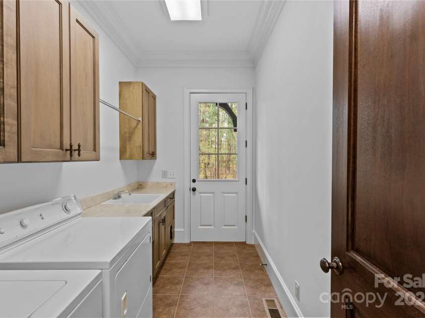304 Ivy Springs Lane, Waxhaw, NC 28173.  MLS# CAR4239863, YatesRealty ID 5251. Downstairs laundry