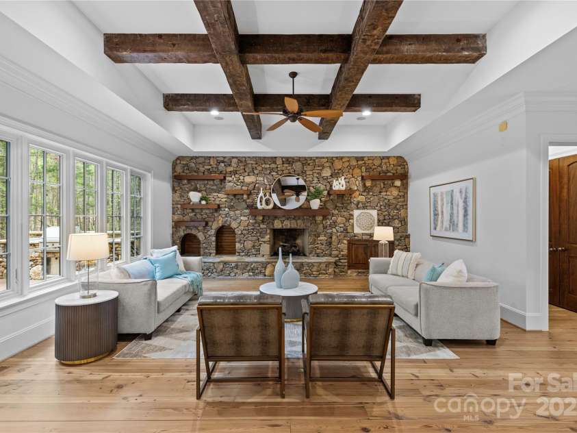 304 Ivy Springs Lane, Waxhaw, NC 28173.  MLS# CAR4239863, YatesRealty ID 5251. Family room / gas fireplace