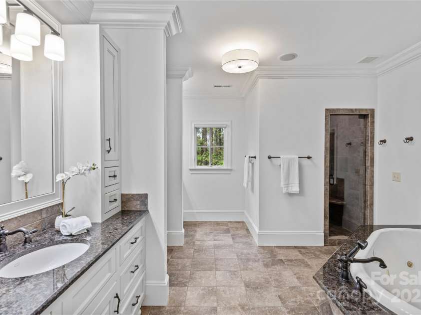 304 Ivy Springs Lane, Waxhaw, NC 28173.  MLS# CAR4239863, YatesRealty ID 5251. Primary bath