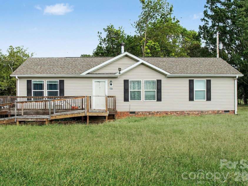 106 Belinda Loop, Statesville, NC 28677.  MLS# CAR4427725, YatesRealty ID 52514. 