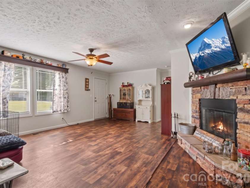 106 Belinda Loop, Statesville, NC 28677.  MLS# CAR4427725, YatesRealty ID 52514. 