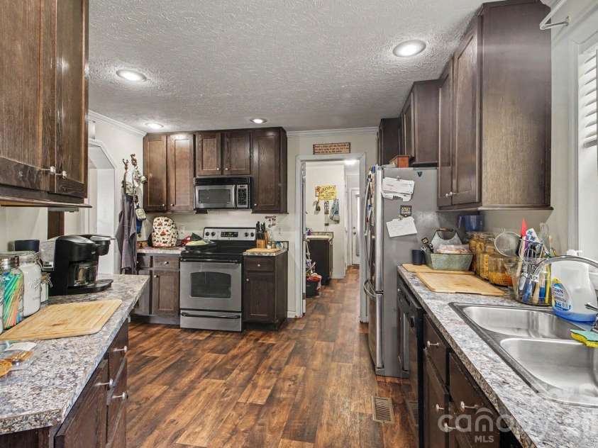 106 Belinda Loop, Statesville, NC 28677.  MLS# CAR4427725, YatesRealty ID 52514. 