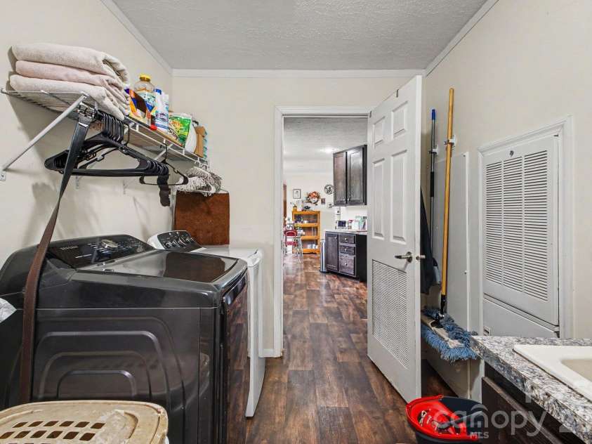 106 Belinda Loop, Statesville, NC 28677.  MLS# CAR4427725, YatesRealty ID 52514. 