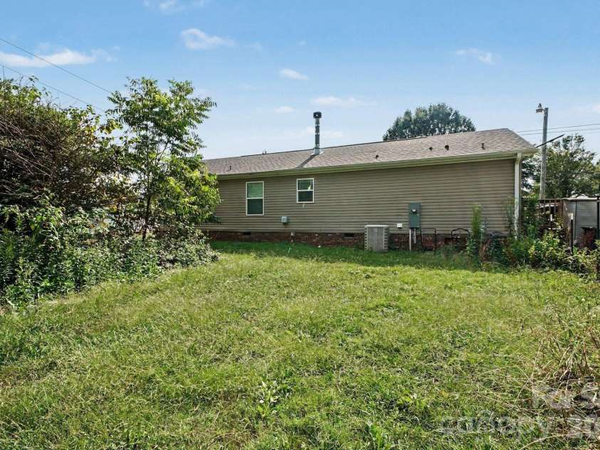 106 Belinda Loop, Statesville, NC 28677.  MLS# CAR4427725, YatesRealty ID 52514. 