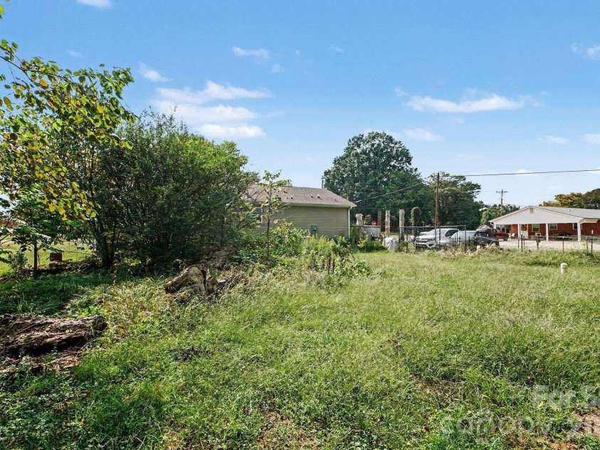 106 Belinda Loop, Statesville, NC 28677.  MLS# CAR4427725, YatesRealty ID 52514. 