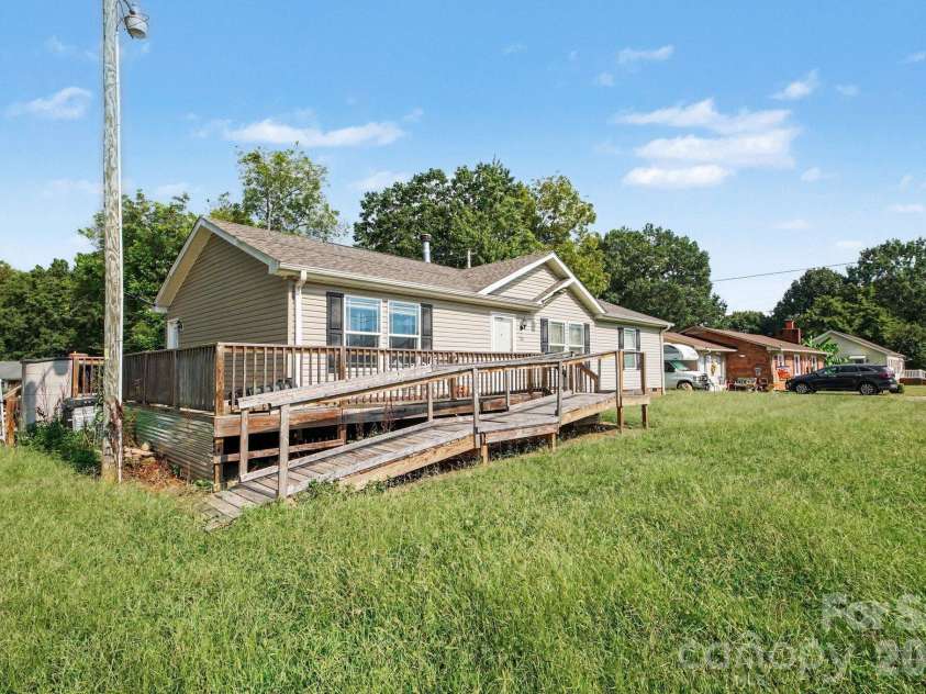 106 Belinda Loop, Statesville, NC 28677.  MLS# CAR4427725, YatesRealty ID 52514. 