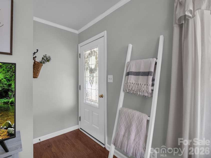 123 Strawberry Drive, Inman, SC 29349.  MLS# CAR4427717, YatesRealty ID 52516. 