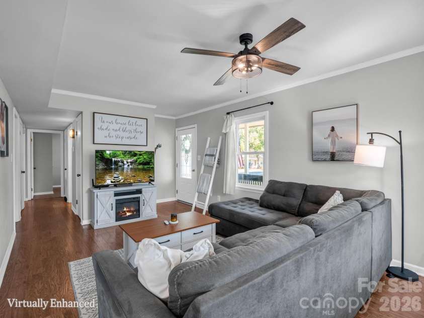 123 Strawberry Drive, Inman, SC 29349.  MLS# CAR4427717, YatesRealty ID 52516. 