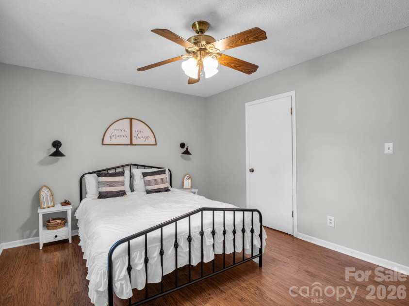 123 Strawberry Drive, Inman, SC 29349.  MLS# CAR4427717, YatesRealty ID 52516. 