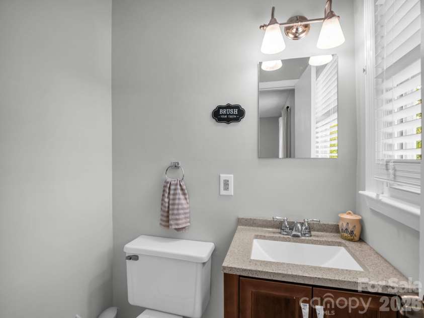 123 Strawberry Drive, Inman, SC 29349.  MLS# CAR4427717, YatesRealty ID 52516. 