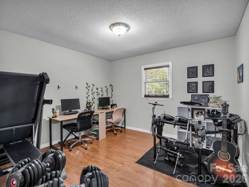 123 Strawberry Drive, Inman, SC 29349.  MLS# CAR4427717, YatesRealty ID 52516. 