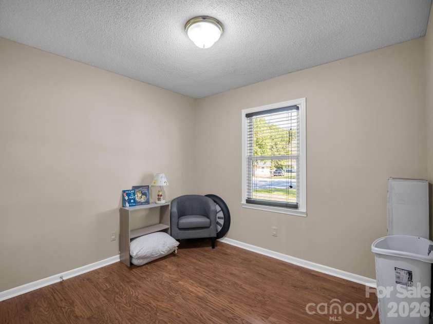 123 Strawberry Drive, Inman, SC 29349.  MLS# CAR4427717, YatesRealty ID 52516. 
