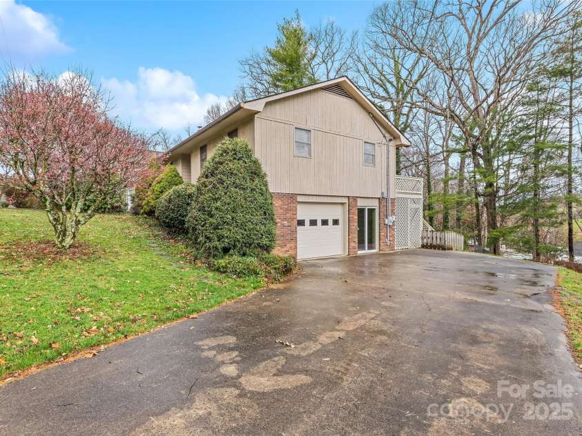 192 Poplar Drive, Clyde, NC 28721.  MLS# CAR4241660, YatesRealty ID 5252. 