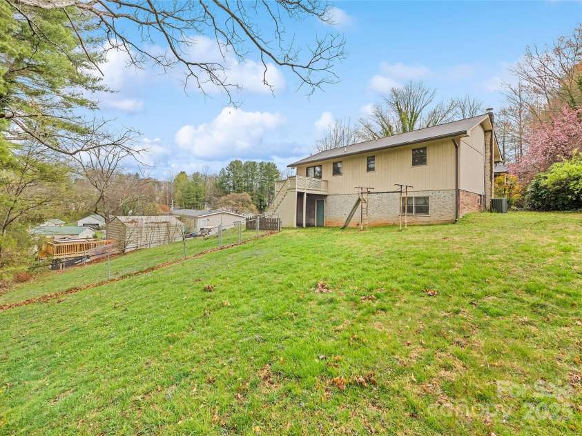 192 Poplar Drive, Clyde, NC 28721.  MLS# CAR4241660, YatesRealty ID 5252. 