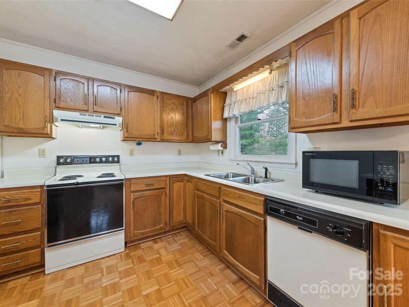 192 Poplar Drive, Clyde, NC 28721.  MLS# CAR4241660, YatesRealty ID 5252. 