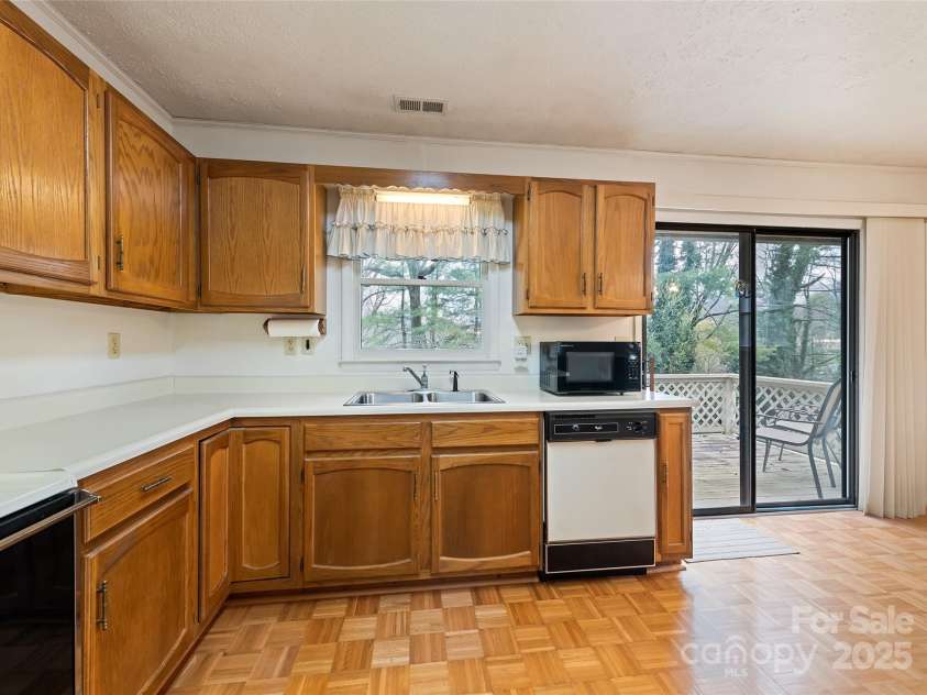 192 Poplar Drive, Clyde, NC 28721.  MLS# CAR4241660, YatesRealty ID 5252. 