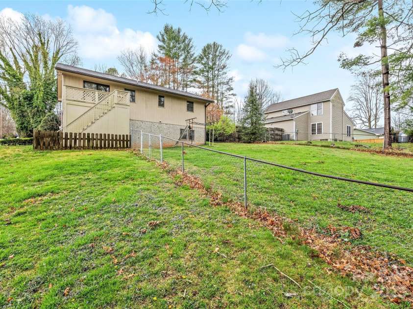 192 Poplar Drive, Clyde, NC 28721.  MLS# CAR4241660, YatesRealty ID 5252. 