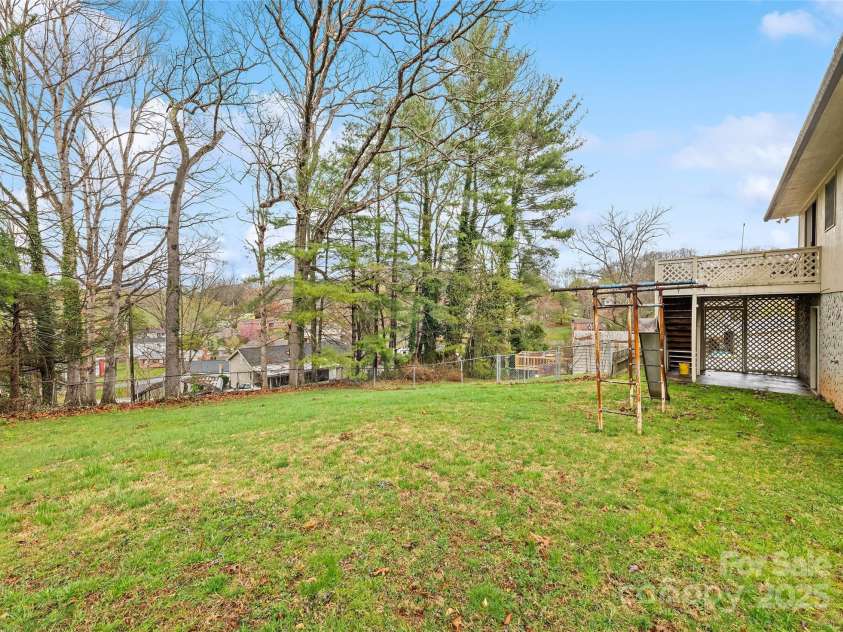 192 Poplar Drive, Clyde, NC 28721.  MLS# CAR4241660, YatesRealty ID 5252. 