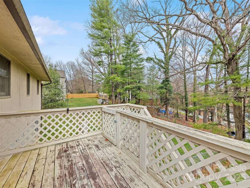 192 Poplar Drive, Clyde, NC 28721.  MLS# CAR4241660, YatesRealty ID 5252. 