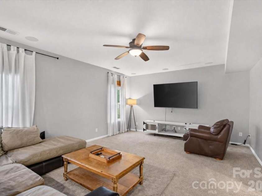 3527 Ettrick Place, Charlotte, NC 28278.  MLS# CAR4426928, YatesRealty ID 52524. 