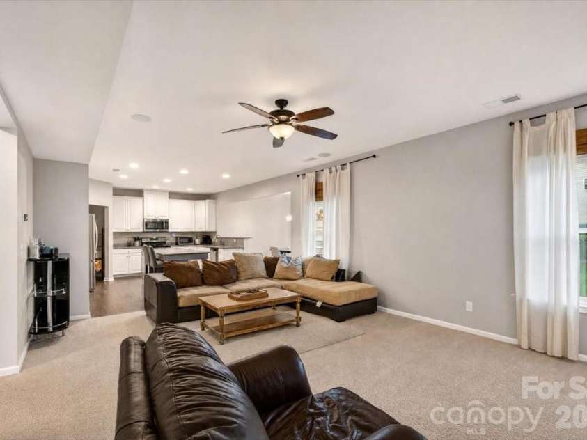 3527 Ettrick Place, Charlotte, NC 28278.  MLS# CAR4426928, YatesRealty ID 52524. 