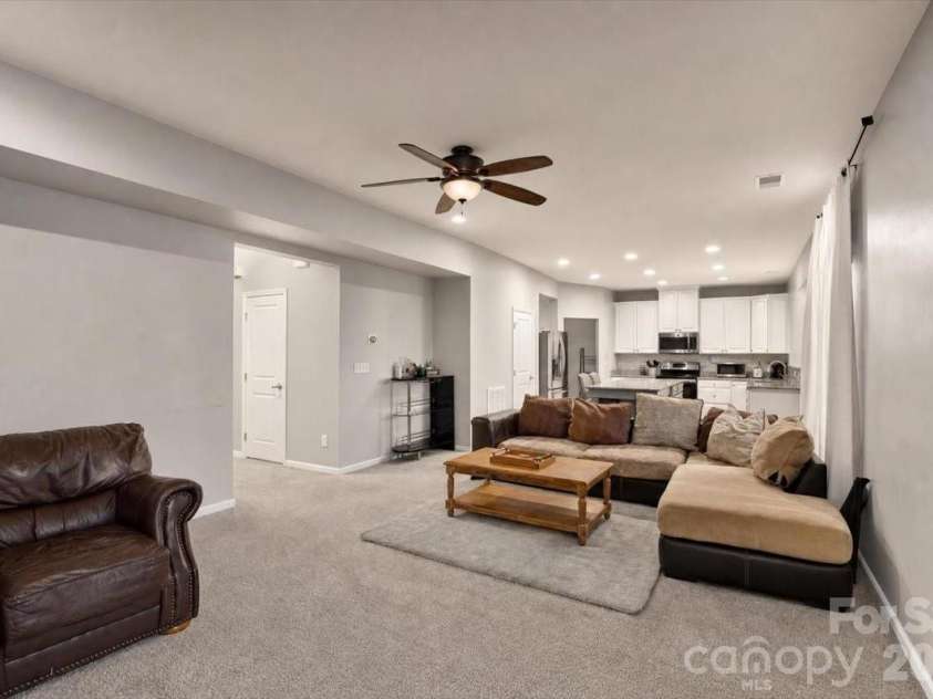 3527 Ettrick Place, Charlotte, NC 28278.  MLS# CAR4426928, YatesRealty ID 52524. 