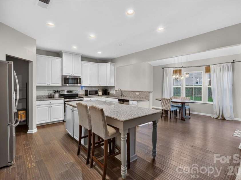 3527 Ettrick Place, Charlotte, NC 28278.  MLS# CAR4426928, YatesRealty ID 52524. 