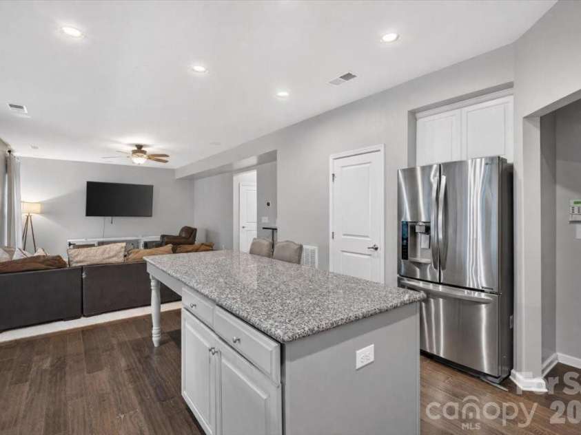 3527 Ettrick Place, Charlotte, NC 28278.  MLS# CAR4426928, YatesRealty ID 52524. 
