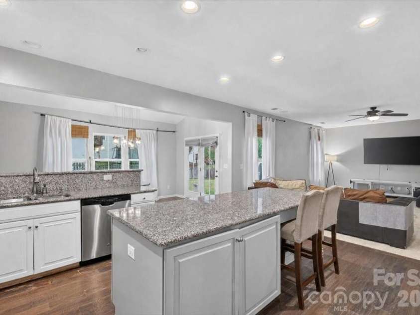 3527 Ettrick Place, Charlotte, NC 28278.  MLS# CAR4426928, YatesRealty ID 52524. 