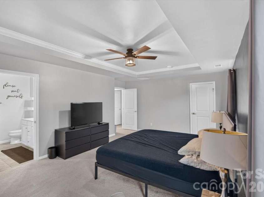 3527 Ettrick Place, Charlotte, NC 28278.  MLS# CAR4426928, YatesRealty ID 52524. 