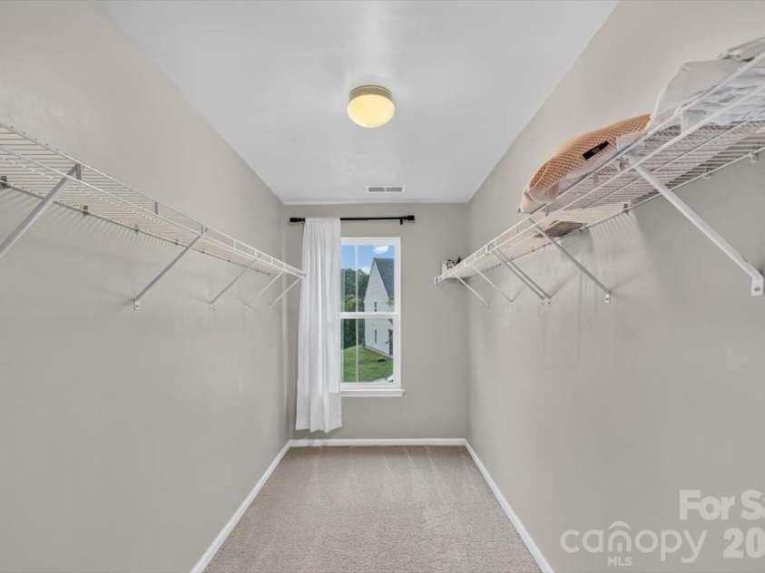 3527 Ettrick Place, Charlotte, NC 28278.  MLS# CAR4426928, YatesRealty ID 52524. 