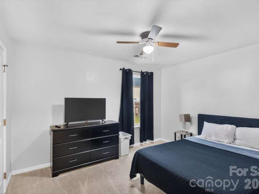 3527 Ettrick Place, Charlotte, NC 28278.  MLS# CAR4426928, YatesRealty ID 52524. 