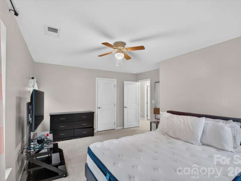 3527 Ettrick Place, Charlotte, NC 28278.  MLS# CAR4426928, YatesRealty ID 52524. 
