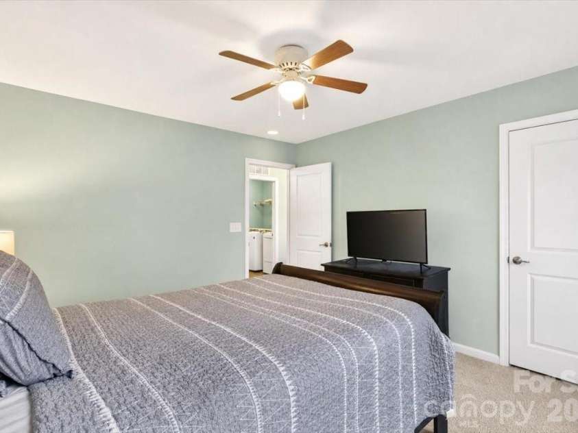 3527 Ettrick Place, Charlotte, NC 28278.  MLS# CAR4426928, YatesRealty ID 52524. 