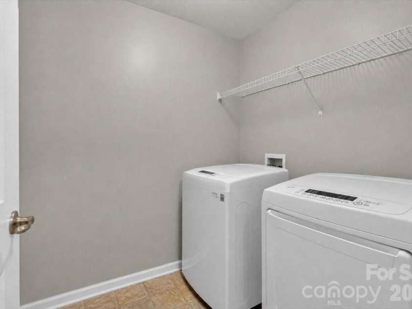3527 Ettrick Place, Charlotte, NC 28278.  MLS# CAR4426928, YatesRealty ID 52524. 
