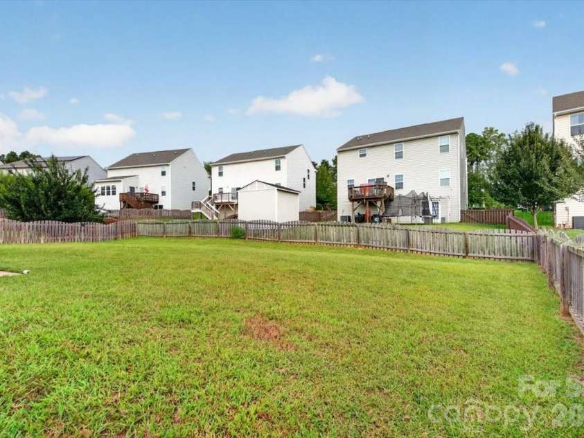 3527 Ettrick Place, Charlotte, NC 28278.  MLS# CAR4426928, YatesRealty ID 52524. 