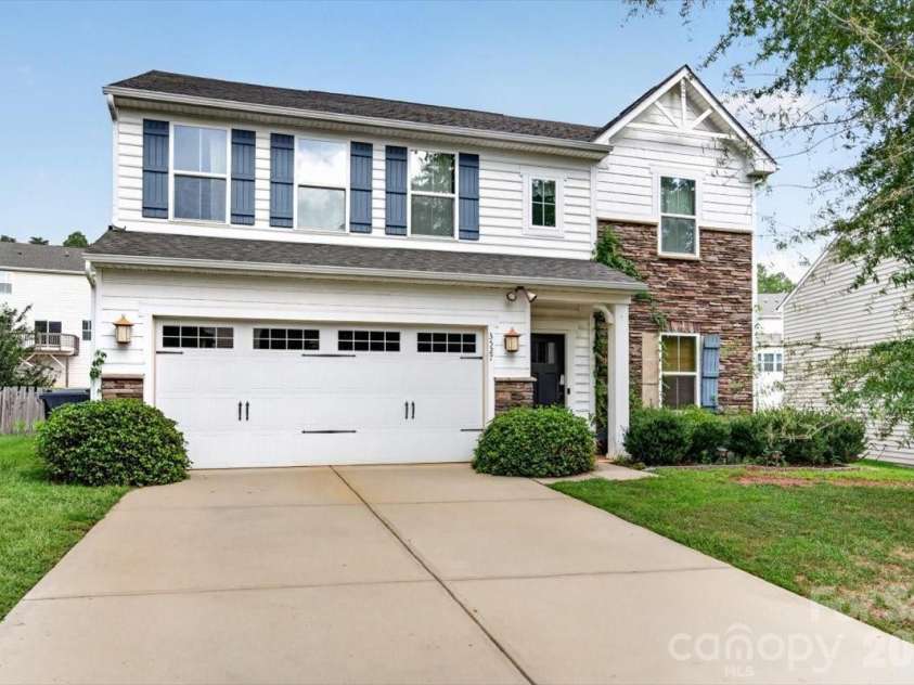 3527 Ettrick Place, Charlotte, NC 28278.  MLS# CAR4426928, YatesRealty ID 52524. 