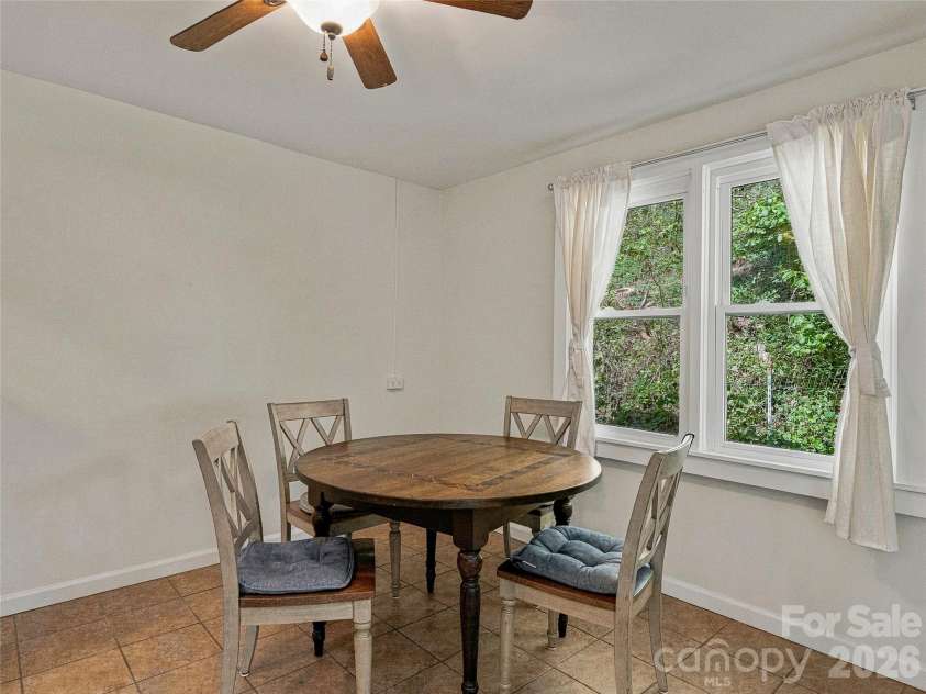 65 Passional Way, Burnsville, NC 28714.  MLS# CAR4427179, YatesRealty ID 52526. Eat in kitchen area