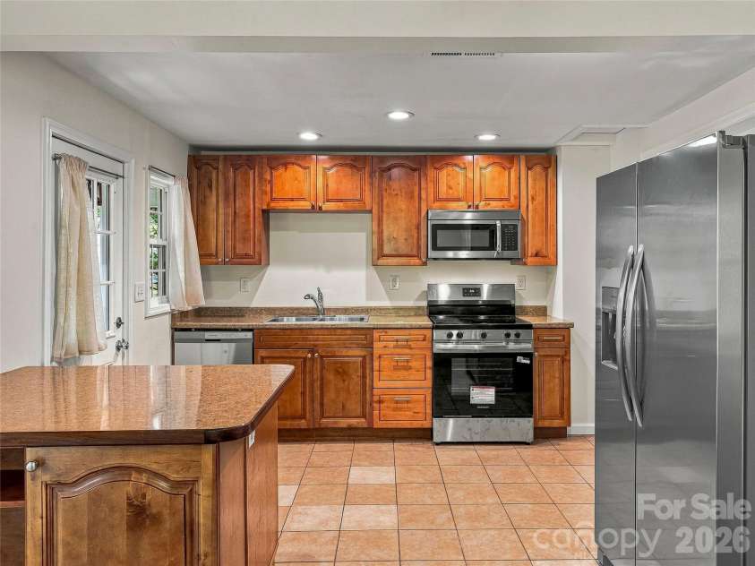 65 Passional Way, Burnsville, NC 28714.  MLS# CAR4427179, YatesRealty ID 52526. New appliances